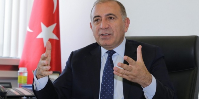 CHP'li Tekin, AKP'nin reklam filmini meclise taşıdı