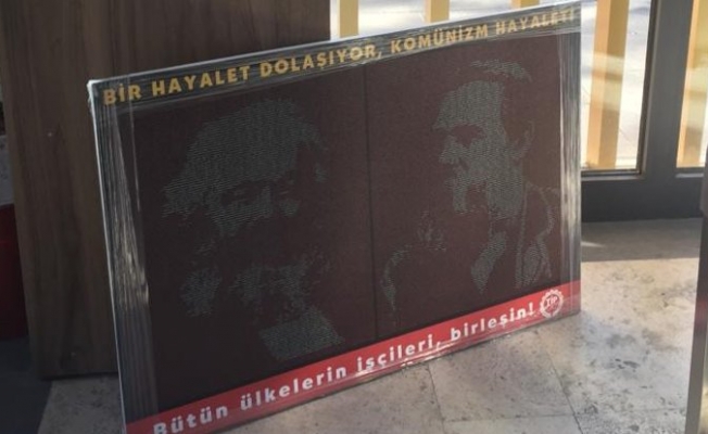 TBMM'ye gelen 'Komünist Manifesto' polisler tarafından incelendi!