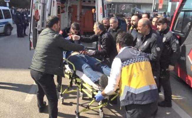 Bursa'da Suriye uyruklu bir kişi eski eşini bıçakladı, yakalanacağını anlayınca kendi boğazını kesti