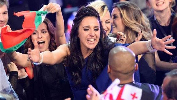 Eurovision birincisi Cemile oldu