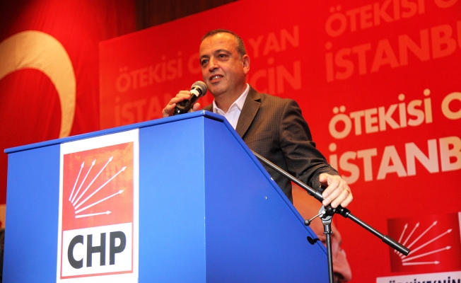 İBB zabıtaları CHP’li İlgezdi’nin pankartlarını söktü!