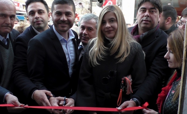 Foça'da Gürbüz, seçim bürolarını törenle açtı