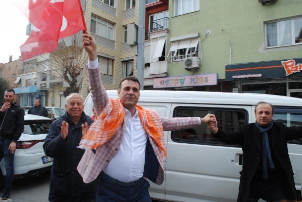 Adaylığı çekilen Nezir halay çekti