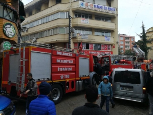 CHP İlçe Başkanlığı binasında yangın!