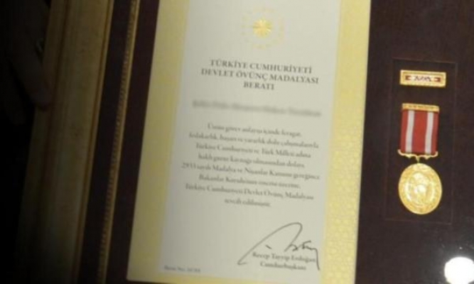 15 Temmuz Gazisinin madalyasını kim verdirmedi?