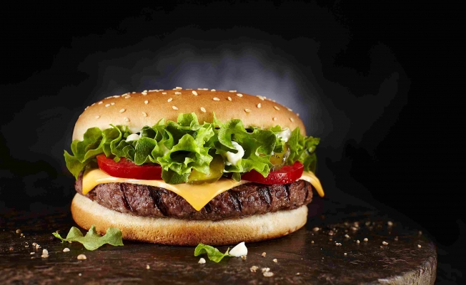 Hamburger getirmeyi unutan eşini terk etti