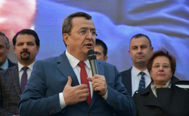 CHP'nin Konak adayı Batur'dan miting gibi açılış