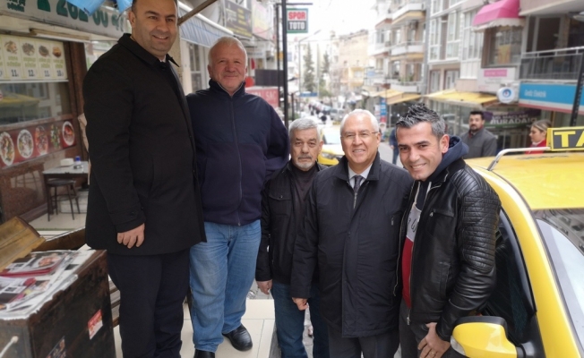 Muhittin Selvitopu halkla iç içe