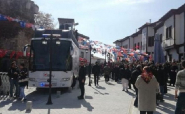 AKP alanı dolduramayınca cami cemaatini çağırdı