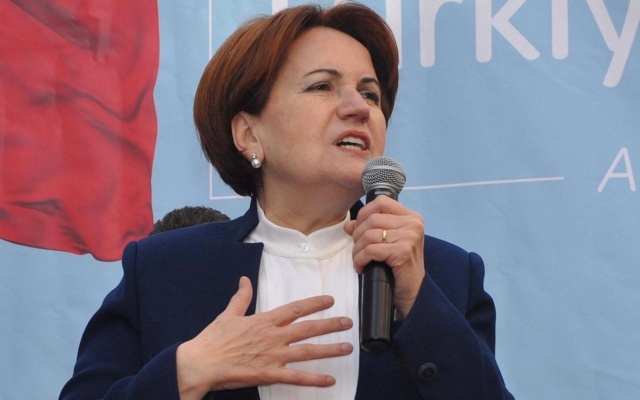 Akşener: Kulak çekilirse EYT işi hallolur, o kulak çekilecek