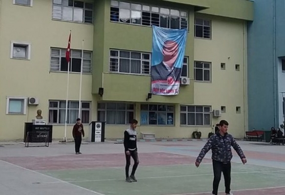 MHP adayının tanıtım toplantısı lisede yapıldı