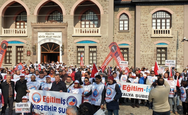 Laiklik için Anıtkabir’e yürümek isteyen öğretmenlere polis engeli