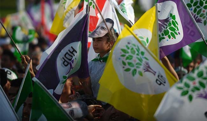 HDP, Batı illerinde birçok adayını geri çekiyor