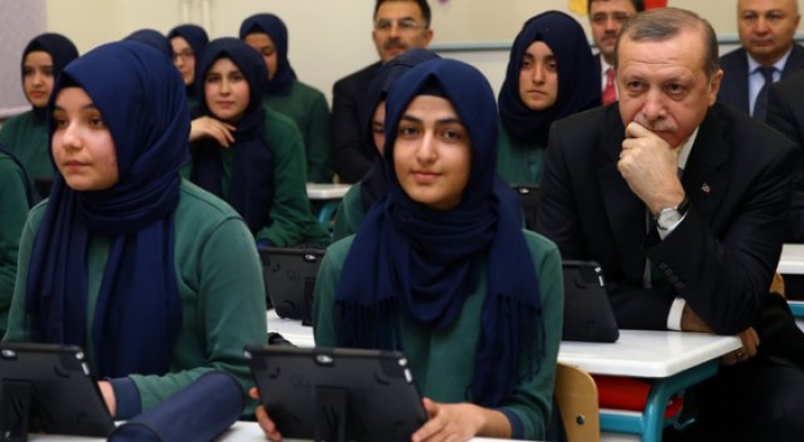Eğitimde tasarruf yapan AKP'den din öğretimine milyarlarca bütçe!