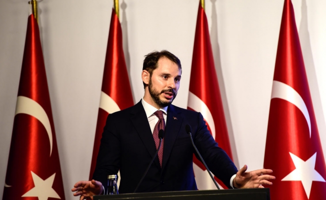 Sağlıkçılardan Berat Albayrak'ı terleten soru