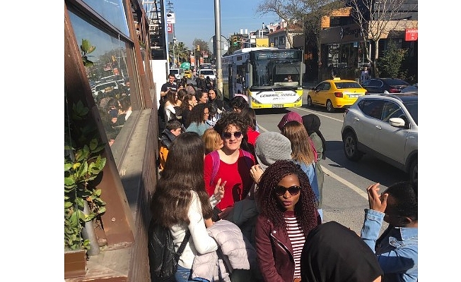 Nusret'ten sürpriz: Ücretsiz menü dağıtıyor