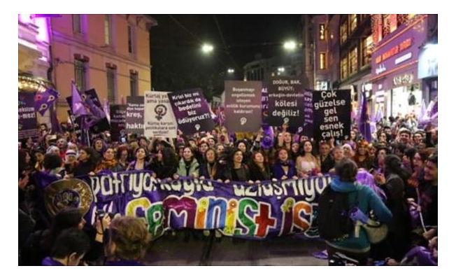 'Feminist Gece Yürüyüşü'ne polis engeli