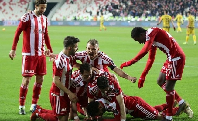 Sivasspor, Evkur'u mağlup etti