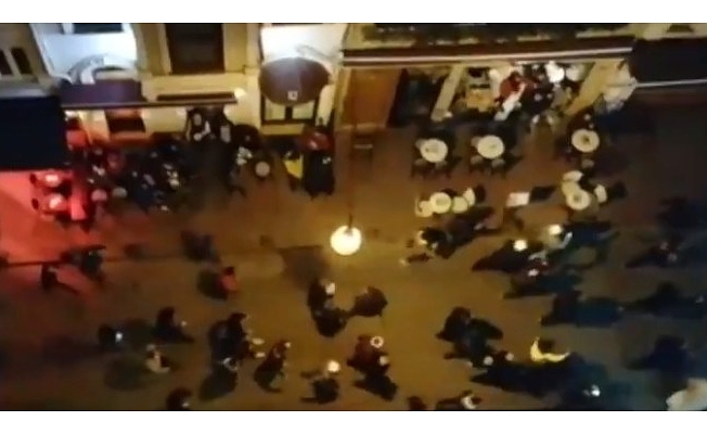 Taksim’de sarıklı cübbeli bir grup ‘Ezana uzanan eller kırılsın’ sloganlarıyla yürüdü