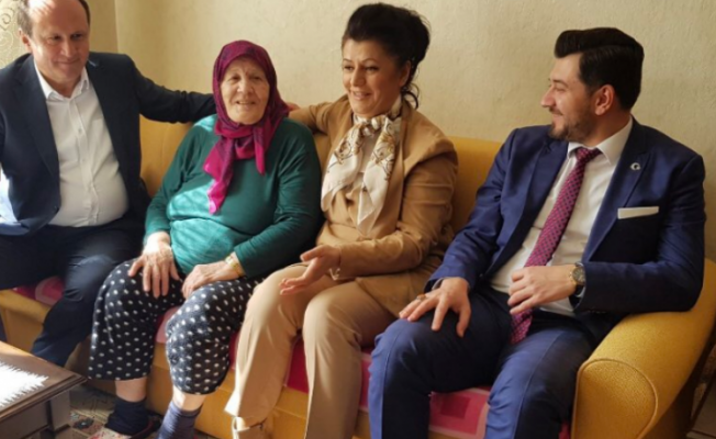 Erdoğan'ın başdanışmanı, seçim çalışmaları kapsamında kendi evine gitti