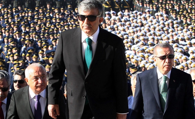 Gül'e yakın isimden dikkat çeken 'yeni parti' yazısı