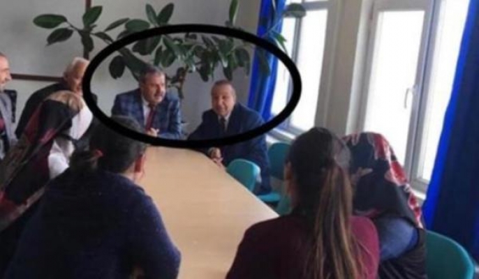 Siyasi sömürü ilkokullara kadar indi: Cumhur İttifakı’nın adayı okulda oy istedi!