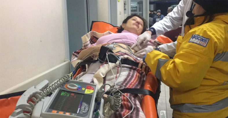Anne oğul birbirlerini bıçakladı