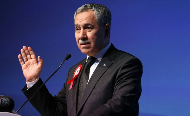 Arınç konuştu, MHP'liler alanı terk etti