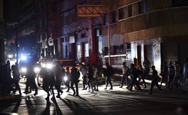 'Venezuela'da elektrikler yeniden kesildi'