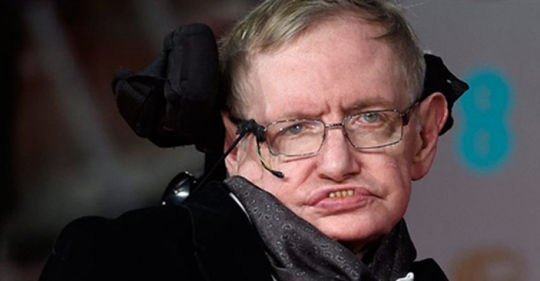 Stephen Hawking 75 yaşına girdi