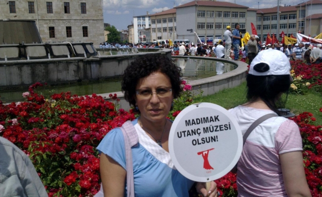 Oksijen tüpüyle yaşayan annesinin yanından alınıp, Erdoğan'a hakaretten tutuklandı!