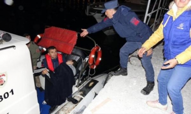 Çanakkale açıklarında göçmen teknesi battı
