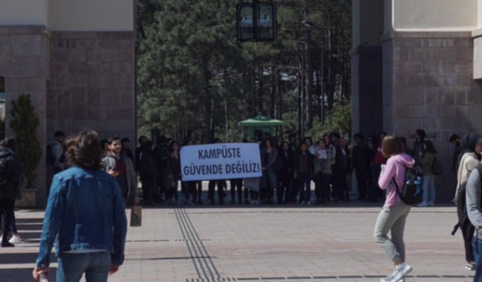 Koç Üniversitesi öğrencilerinden eylem: Kampüste güvende değiliz!