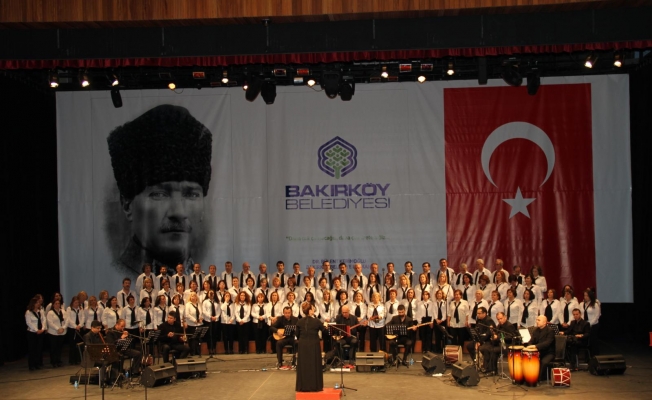 Belkıs Akkale ve Bakırköy Belediyesi Türk Halk Müziği Korosu'ndan bahar konseri