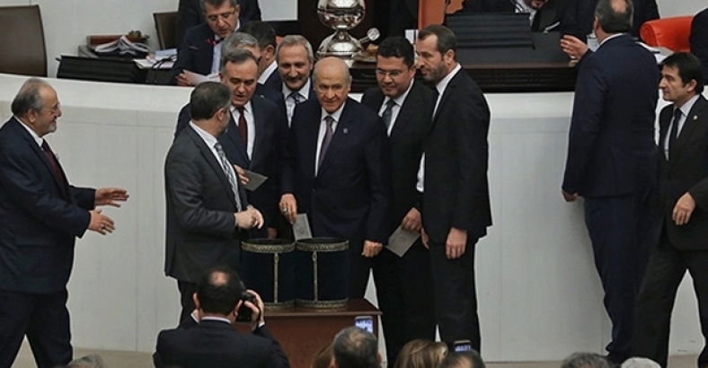 Bahçeli'den anayasa oylamasına ilişkin ilk açıklama