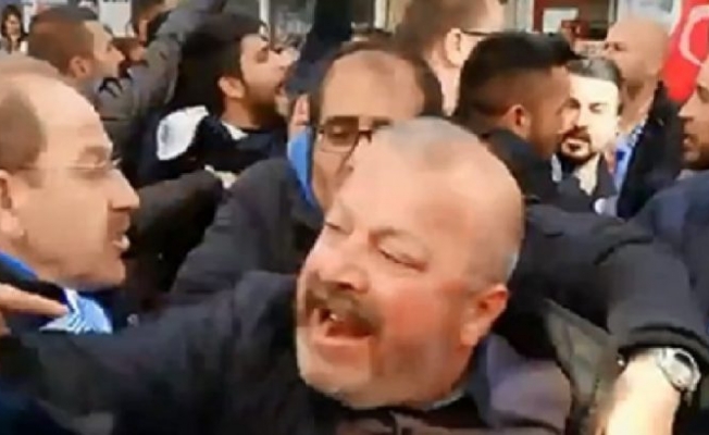 VİDEO | AKP’liler İstanbul’da CHP bürosuna saldırdı