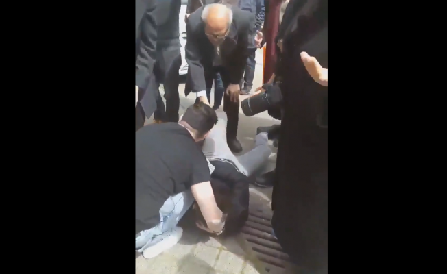 Kanlı seçim: Kadıköy'de bir kişi bıçaklandı!