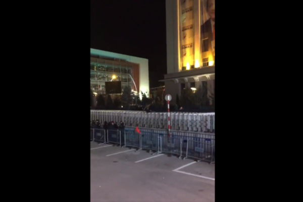 AKP ve MHP genel merkezleri önü bomboş!