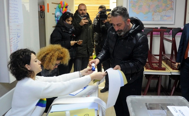 Cem Yılmaz'dan 1 Nisan mesajı!