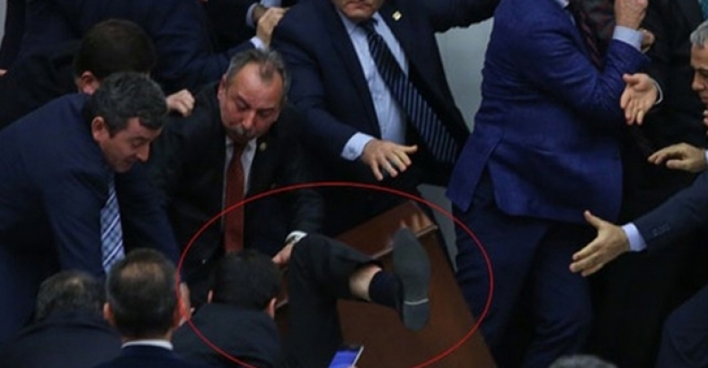 CHP'li Engin Altay'dan 'kavga' açıklaması