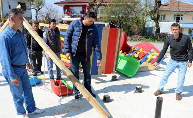 Seçimi kaybeden aday yaptırdığı çocuk parkını söktü!