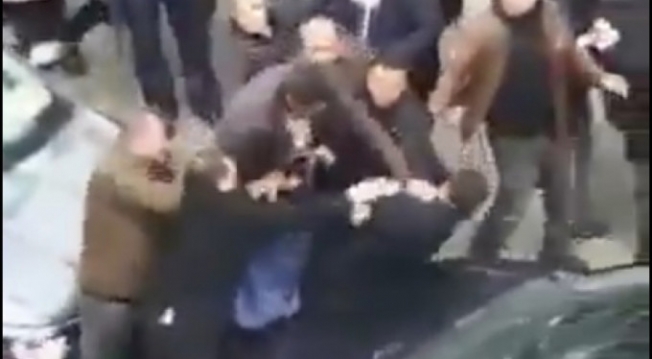 Üsküdar'da AKP'lilerin okulu basmasıyla kavga çıktı: Polis havaya ateş açtı