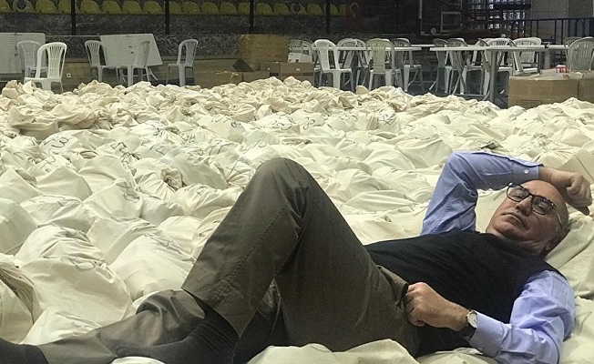 Oyların tutulduğu salona AKP kamyonet getirmiş!