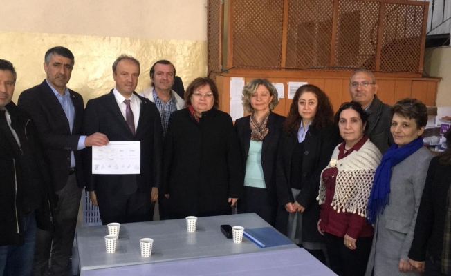 Avcılar Belediye Başkanı CHP'li Turan Hançerli mazbatasını aldı!