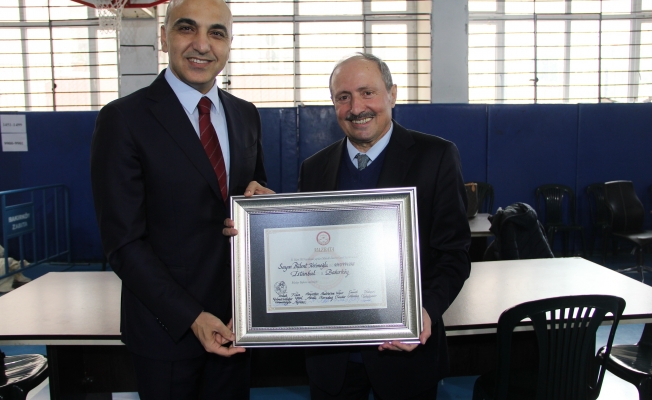 CHP'li başkan Bülent Kerimoğlu mazbatasını aldı