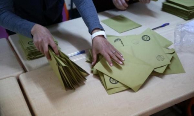Oyları sayacak AKP’li ve MHP’li üyeler kaçtı