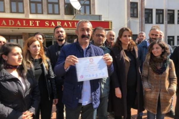 Mazbatayı alan 'Komünist Başkan'a kasa şoku