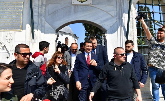 Ekrem İmamoğlu, seçimden sonra ilk Cuma namazını Fatih Camii'nde kıldı