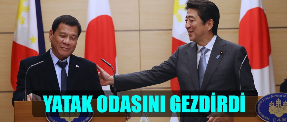 Duterte Abe'ye yatak odasını gezdirdi