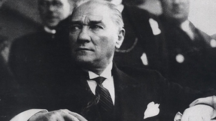 Atatürk'ün kişisel eşyalarını 1 TL'den satışa çıkardılar!